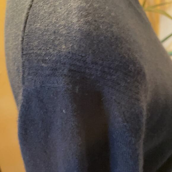 Theory Women’s V-Neck Cashmere Pullover – Sophisticated & Lightweight - Picture 6 of 10